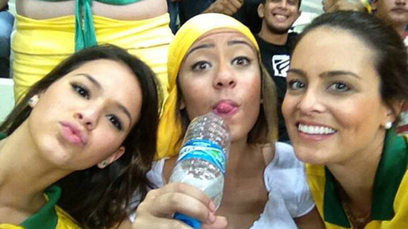 Bruna Marquezine e irmã de Neymar assistem vitória da Seleção no Ceará