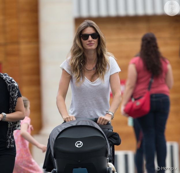 Gisele Bündchen Curte Passeio Com A Filha E Com A Irmã Caçula Em Paris Purepeople 