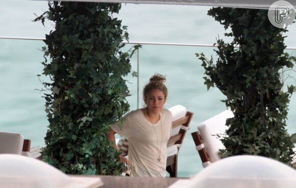 Shakira curte terraço do hotel