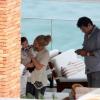 Shakira brinca com o filho, Milan