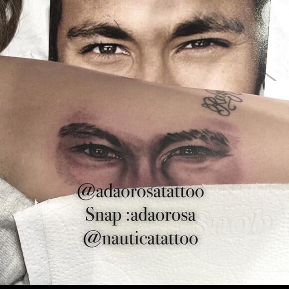 Tatuagem de Rafaella Santos em homenagem a Neymar no braço foi divulgada pelo tatuador Adão Rosa em sua rede social