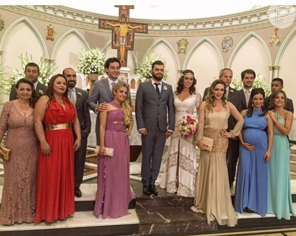 Roberta Almeida, irmã de Tânia Mara e Rafael almeida se casou neste sábado, 11 de julho de 2015, com o músico Tom Gonçalves em uma celebração religiosa em Patos de Minas, Minas Gerais