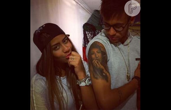 Neymar tatuou o rosto da irmã Rafaella Santos no braço