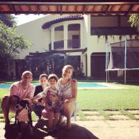 Grávida de gêmeos, Luana Piovani muda de casa com família: 'Emoção'. Veja fotos!