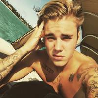 Justin Bieber deleta do Instagram foto de bumbum de fora e pede desculpa aos fãs