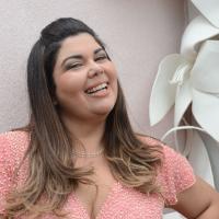 Fabiana Karla, Perséfone de 'Amor à Vida', conta: 'Bom humor ajuda a pegar bofe'