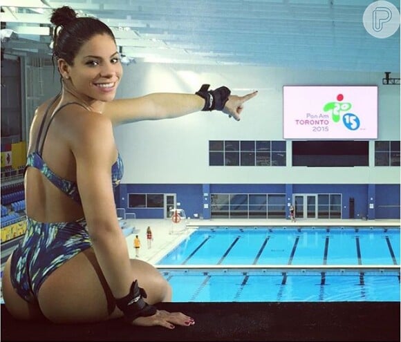 Ingrid Oliveira foi alvo de elogios e comentários maldosos após postar uma foto em sua conta do Instagram em que aparece de maiô sentada na plataforma. Desde então ganhou o título de musa dos saltos ornamentais