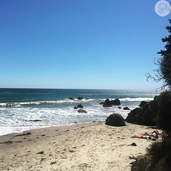 Em seu Instagram, ela compartilhou imagens das praias paradisíacas