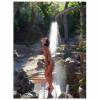 Sabrina Sato mostrou as belas curvas em uma ducha na praia, em Los Angeles, Estados Unidos