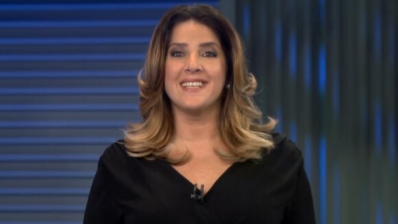 Christiane Pelajo volta a apresentar o 'Jornal da Globo' após acidente: 'Feliz'