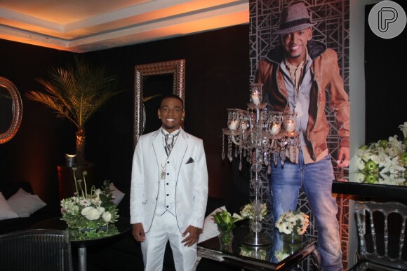 Nego do Borel comemorou seu anoversário de 23 anos com uma festa luxuosa que começou na noite de segunda-feira e só terminou na manhã desta terça-feira, 14 de julho de 2015, no Rio de Janeiro