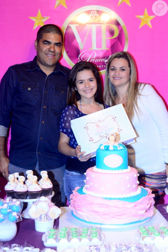 Maisa comemorou seu 13 anos em um SPA ao lado dos pais, Gislaine Silva e Celso Andrade, em maio de 2015