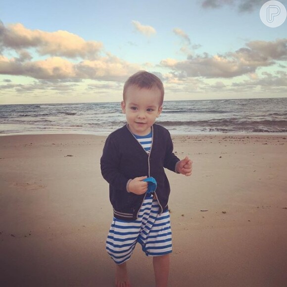 Alexandre Jr. aproveitou o primeiro dia de viagem para ver o pôr do sol na praia