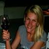 Depois da praia, Ana Hickmann degustou um bom vinho no jantar. Em clima descontraído, a apresentadora posou de cara limpa