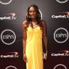 A ex-jogadora de basquete Lisa Leslie escolheu vestido amarelo Angela Dean no ESPYs Awards 2015, nesta quarta-feira, 15 de julho de 2015