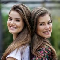 Camila Queiroz e Bruna Hamu brincam com semelhança: 'A gente quer fazer gêmeas'