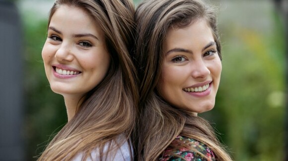 Camila Queiroz e Bruna Hamu brincam com semelhança: 'A gente quer fazer gêmeas'