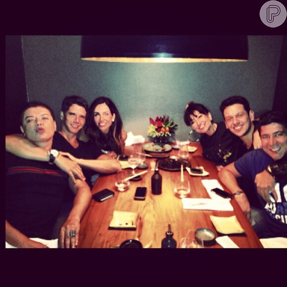 Sabrina Sato e Márcio Garcia se encontram com amigos, no restaurante Sushi Leblon, na Zona Sul do Rio de Janeiro, em 25 de junho de 2013