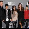 Caitlyn, ainda como Bruce, posa ao lado da ex-mulher Kris Jenner e das enteadas, Kim, Khloé e Kourtney