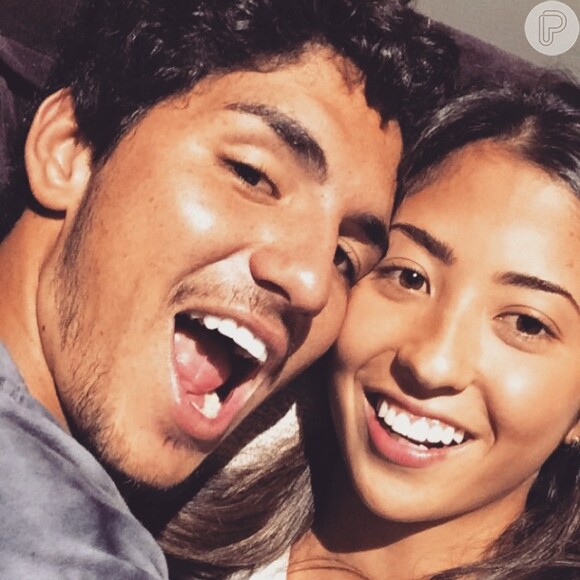 Gabriel Medina e Tayna Hanada assumiram o relacionamento recentemente com fotos nas redes sociais