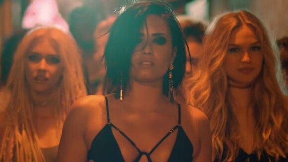 Demi Lovato lança clipe ousado da música 'Cool for the Summer'. Assista!