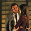 Alex (Rodrigo Lombardi) confessa para Angel (Camila Queiroz) que só casou com Carolina (Drica Moraes) para ficar perto dela, na novela 'Verdades Secretas'