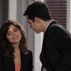 Aline (Vanessa Giácomo) ironiza Félix (Mateus Solano) dizendo que seu perfume é feminino e por isso ele não pode usar, quando o administrador elogia a essência, em 'Amor à Vida'