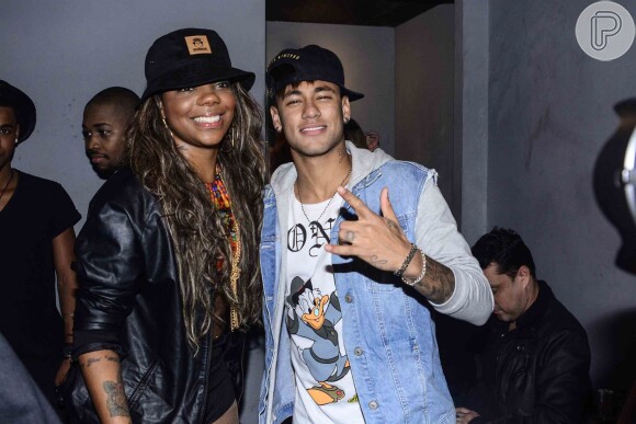 Neymar posa com Ludmilla em festa na noite de sexta-feira, dia 24 de julho de 2015, em São Paulo