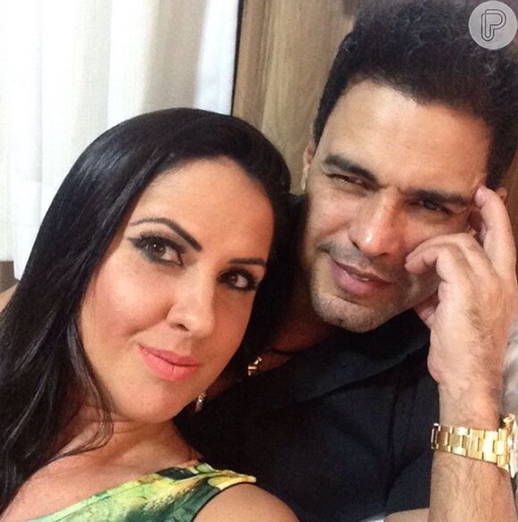 O cantor Zezé Di Camargo está aproveitando suas férias ao lado da namorada, Graciele Lacerda, em Goiás