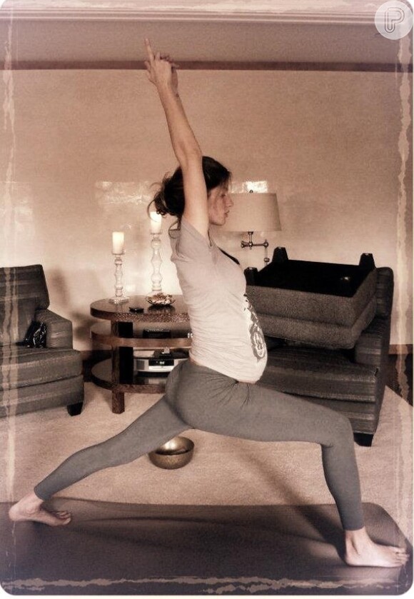 Gisele Bündchen praticava ioga desde a gestação de Vivian, e chegou a postar fotos praticando em seu Instagram
