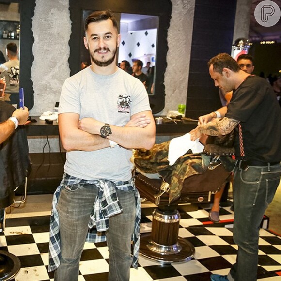 Bruno van Enck é sócio de barbearia onde foi gravado o mais recente clipe de Anitta, 'Deixa Ele Sofrer'