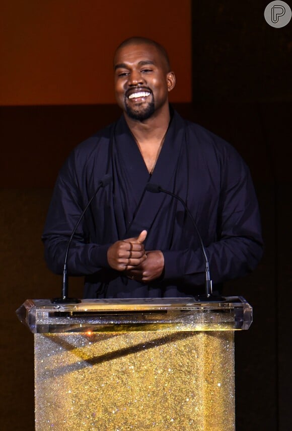 Kanye West lançou linha de sapatos que se esgotou em trinta minutos