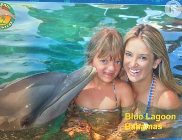 Ticiane Pinheiro e Rafaella Justus nadaram com golfinhos