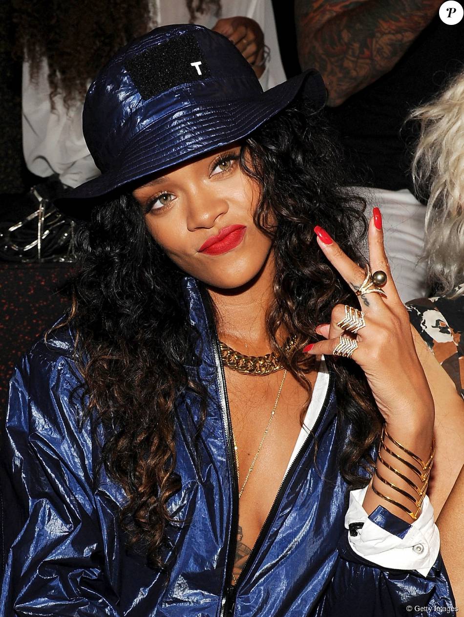 Na Opiniao De Lewis Hamilton Rihanna Nao E Apenas Sexy Mas Muito Divertida Purepeople