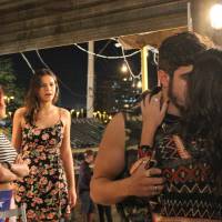 'I Love Paraisópolis': Mari leva fora de Bruna ao ver novo beijo da irmã e Grego
