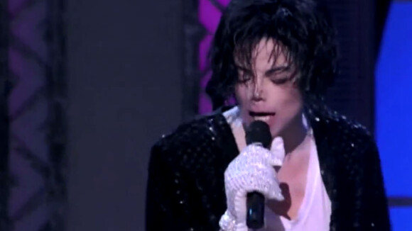 Luva branca que foi de Michael Jackson será leiloada por cerca de R$ 67 mil