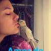 Bruna adora os animais e adora gravar vídeos para o Snapchat com a sua calopsita, Nikki