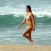 Letícia Birkheuer curtiu a praia de Ipanema, no Rio de Janeiro, ao lado da irmã, a atriz Michele Birkheuer