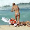 Letícia Birkheuer curtiu a praia de Ipanema, no Rio de Janeiro, ao lado da irmã, a atriz Michele Birkheuer