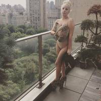 Lady Gaga adquire 3 saltos de 30 cm por quase R$ 1 milhão em leilão beneficente