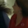 Irritada, Fanny (Marieta Severo) dá um tapa na cara de Giovanna (Agatha Moreira)