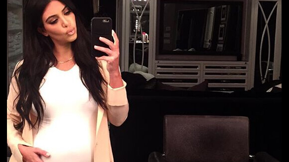 Kim Kardashian exibe barrigão de 5 meses em foto e fãs apontam falsa gravidez
