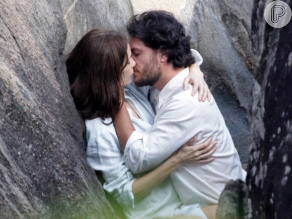 Carolina Ferraz protagonizou cenas sensuais com Lombardi em 'O Astro'