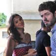  Bruna Marquezine mostrou um momento de descontração nos bastidores de 'I Love Paraisópolis', da Rede Globo. Ao lado de Maurício Destri, a atriz aparece com o rosto todo sujo com uma tinta preta 
  