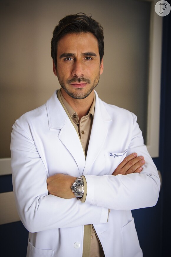 Julio Rocha interpreta o ganancioso médico Jacques, que seduz Félix (Mateus Solano) para se dar bem no hospital San Magno