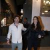 Marcelo Faria e Camila Lucciola deixam restaurante após a comemoração de aniversário de Ingrid Guimarães