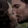 Daniel de Oliveira e Alice Braga aparecem em diversas cenas de beijos no trailer de 'Latitude'