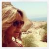 Claudia Leitte, que está em turnê pela Europa, está passeando em Israel. A cantora publicou uma imagem em meio a ruínas em 15 de julho de 2013