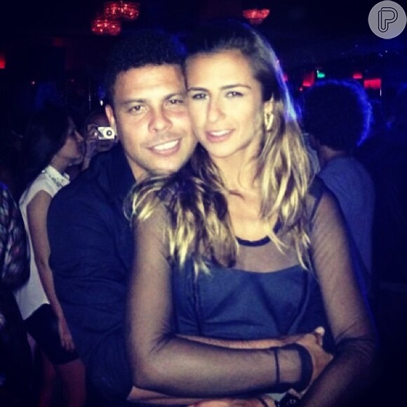 Ronaldo viajou para Ibiza para tentar salvar o namoro com Paula Morais, segundo a coluna 'Retratos da Vida', do jornal 'Extra',