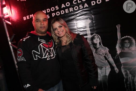 Milene Domingues posa para foto no show da cantora Anitta, em São Paulo